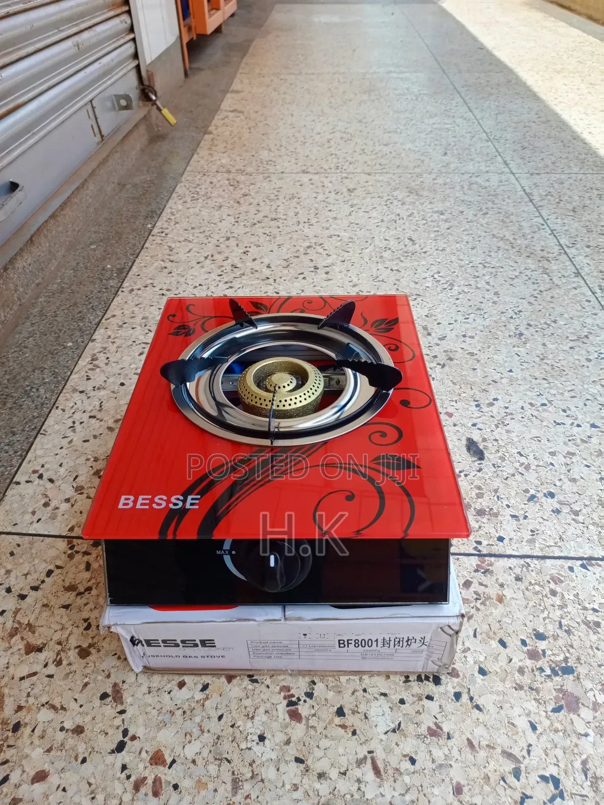 Besse Single-Burner Gas Stove With a Glass Top.