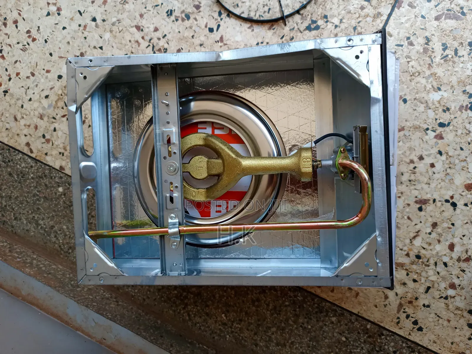 Besse Single-Burner Gas Stove With a Glass Top.
