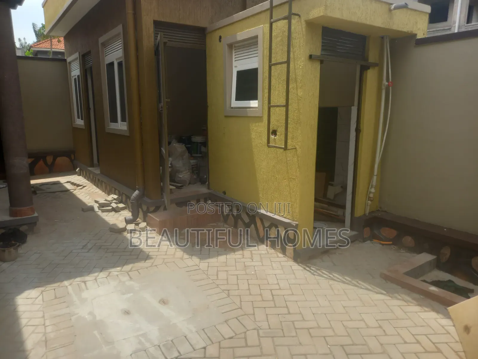Furnished 4bdrm Bungalow in Kira for sale