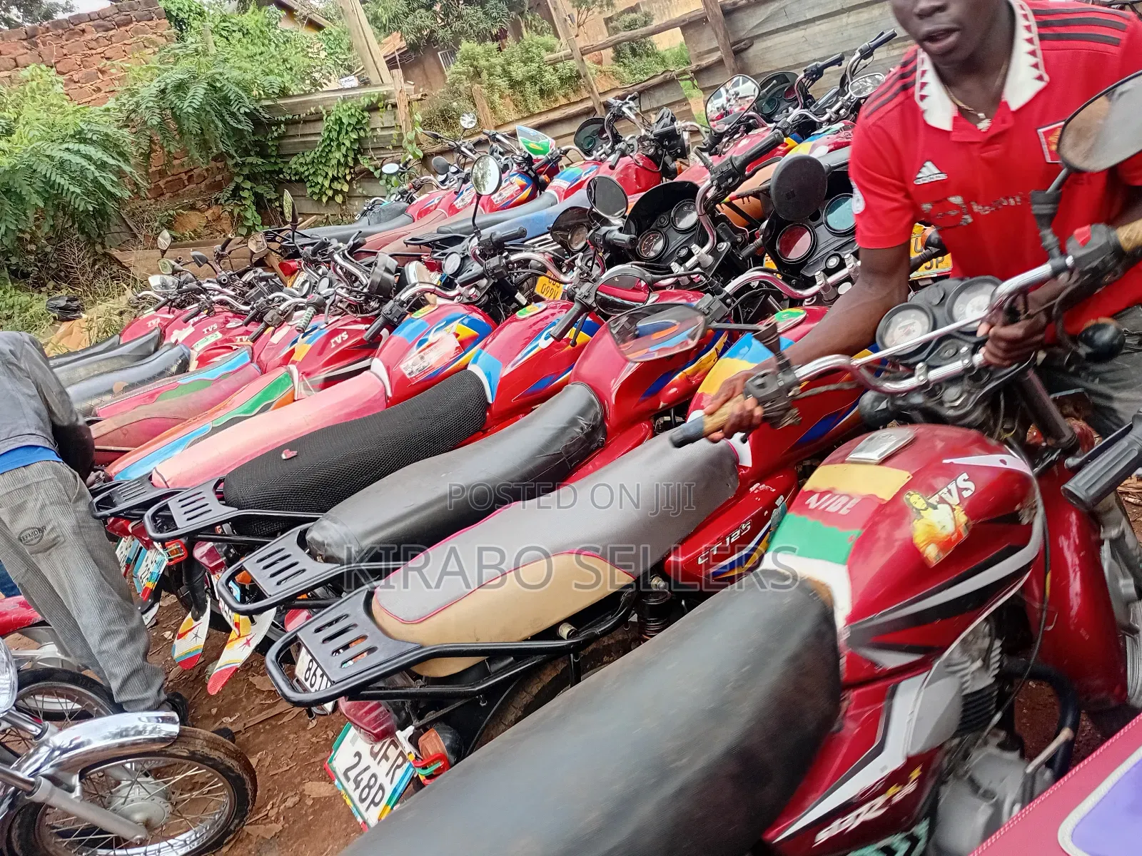 Bajaj Boxer 100 2025 Red