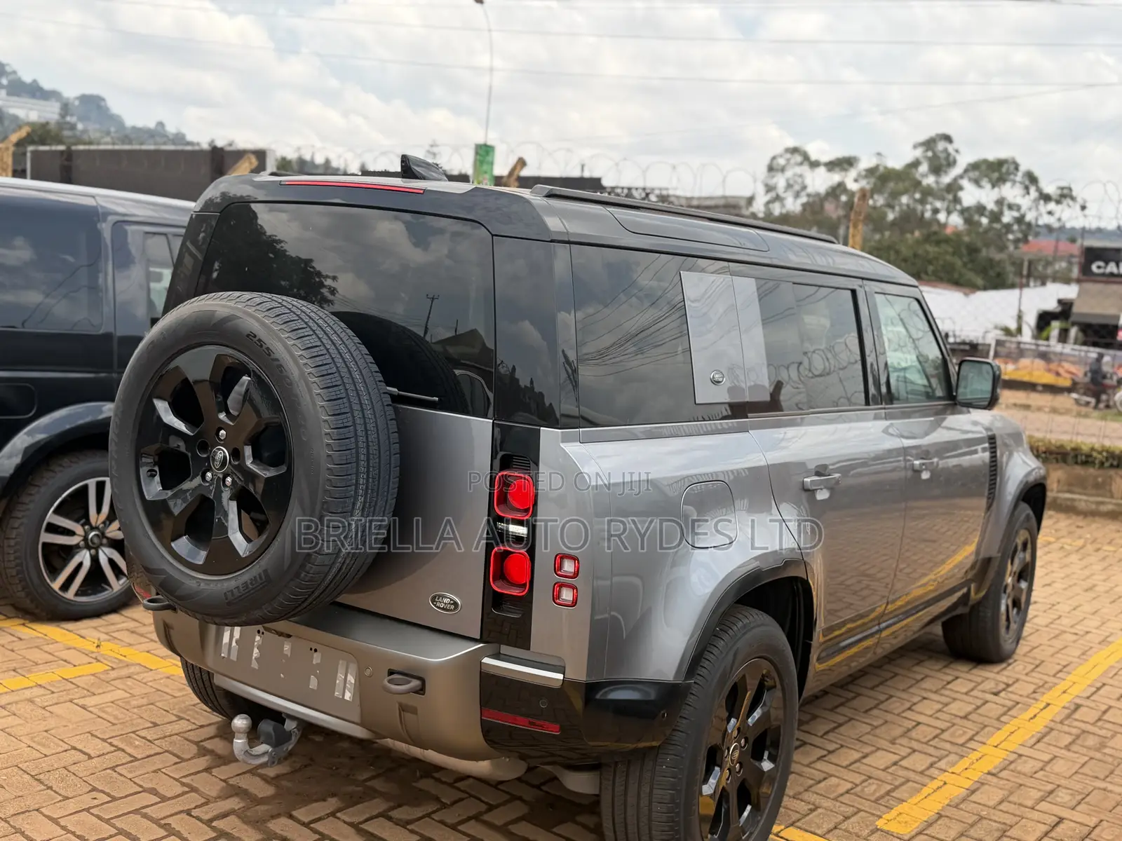 Land Rover Defender 2023 Gray