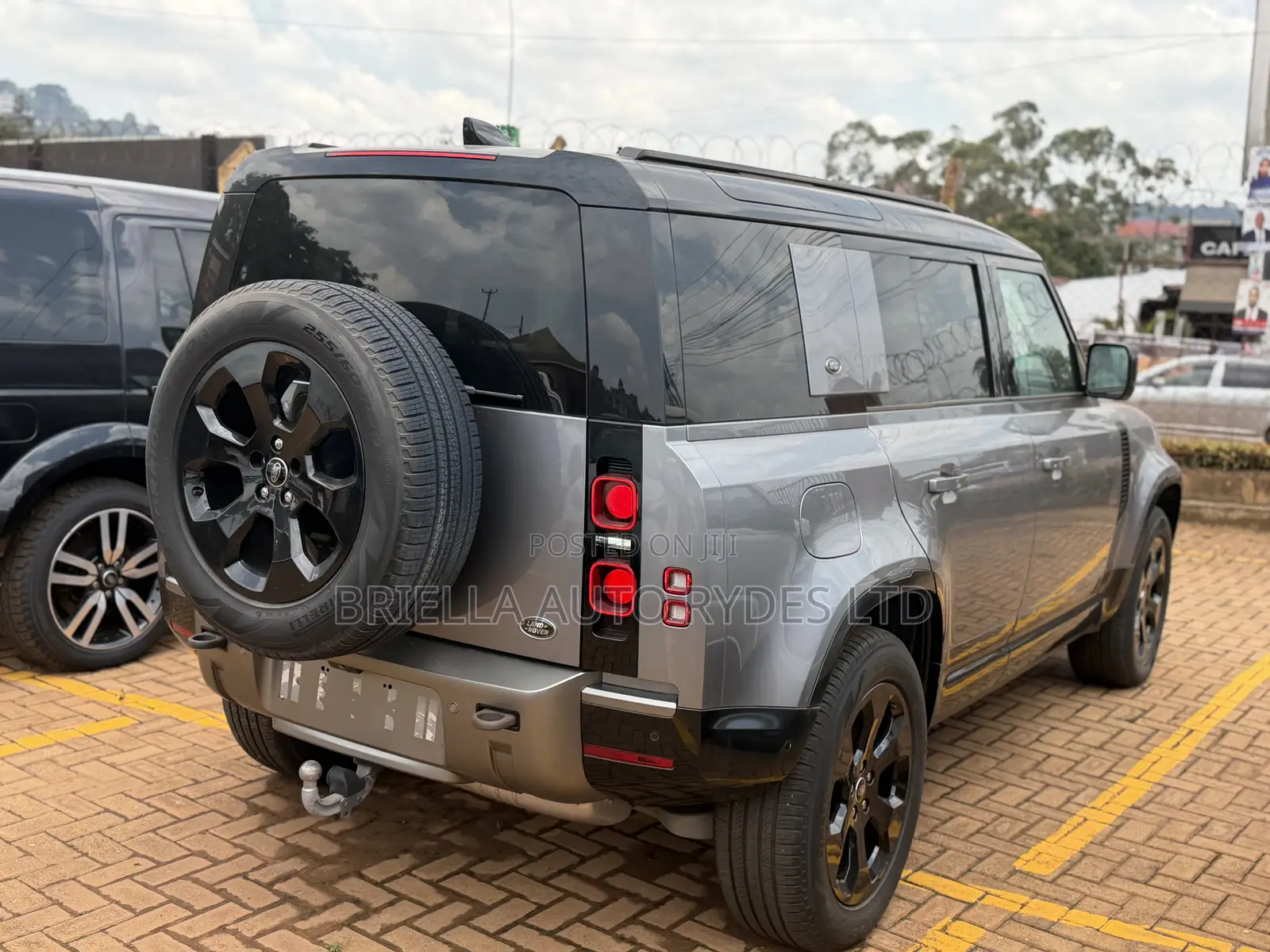 Land Rover Defender 2023 Gray