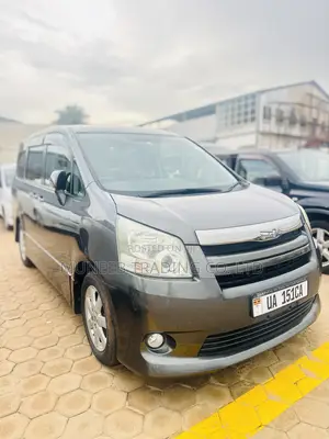 Toyota Noah 2.0 143hp FWD (8 Seater) 2010 Gray