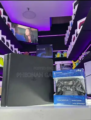500gb Playstation 4 Slim. Chipped. 12 Games 2 Controllers. Almost New