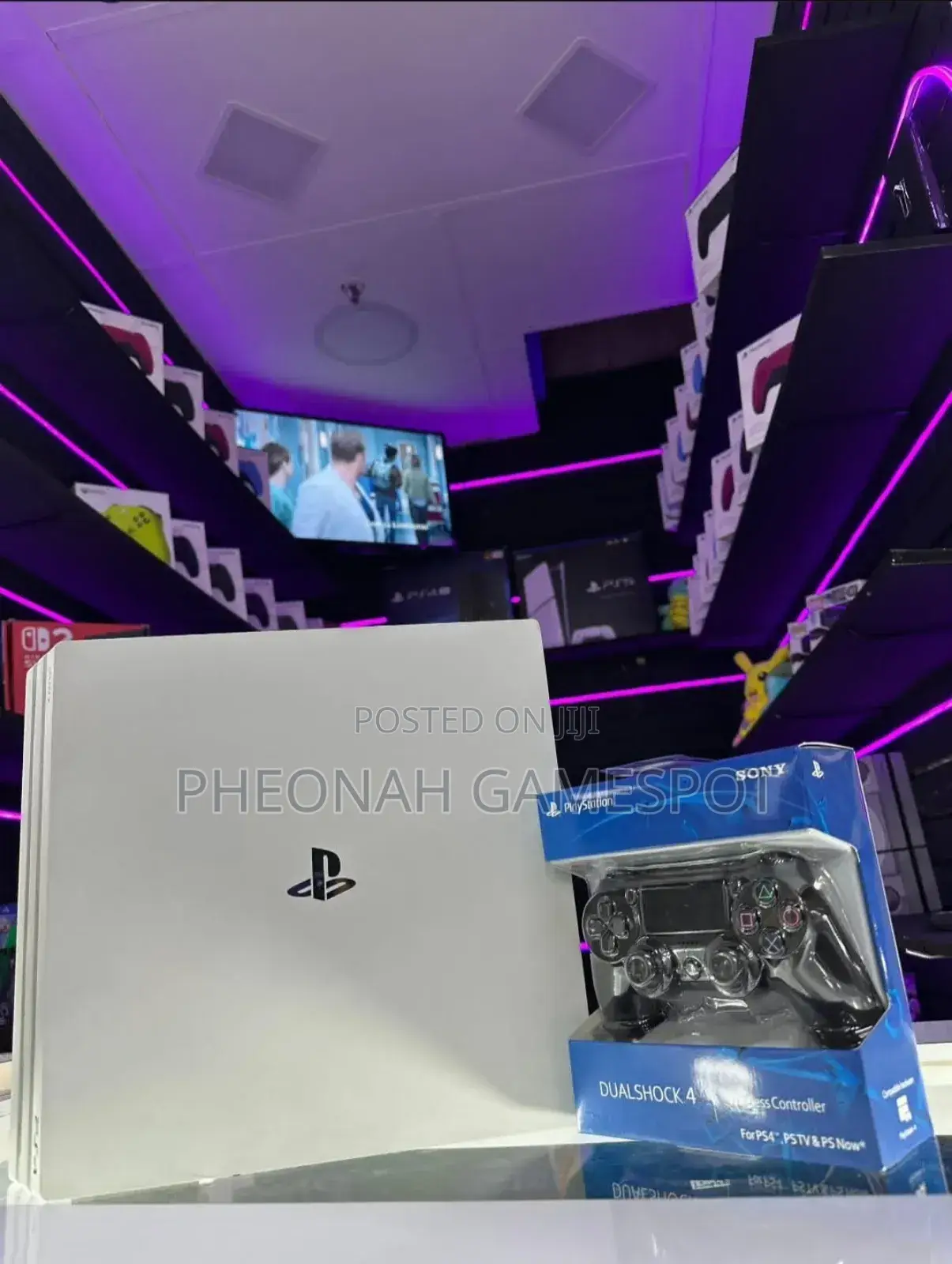 Ps4 Pro (Chipped) + 20 Games and 2 Pads Instant Gaming Collection