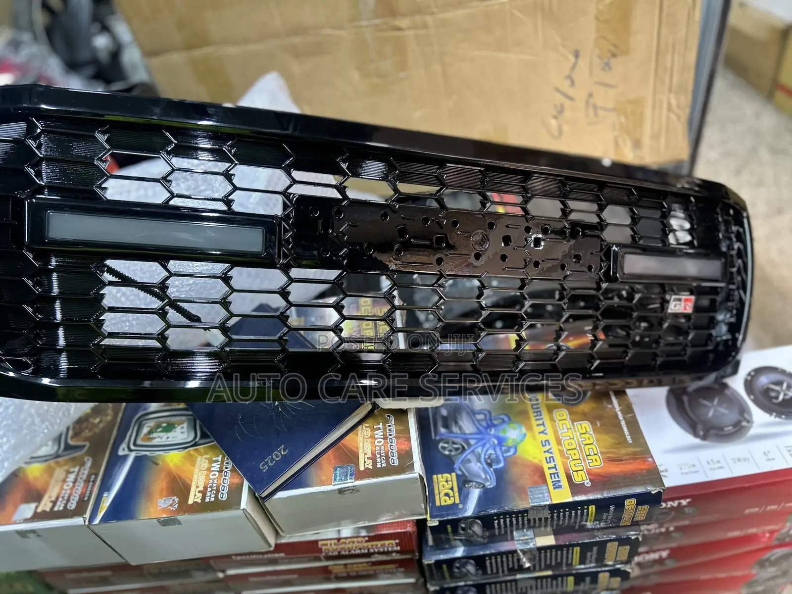 Toyota Cygnus Grill