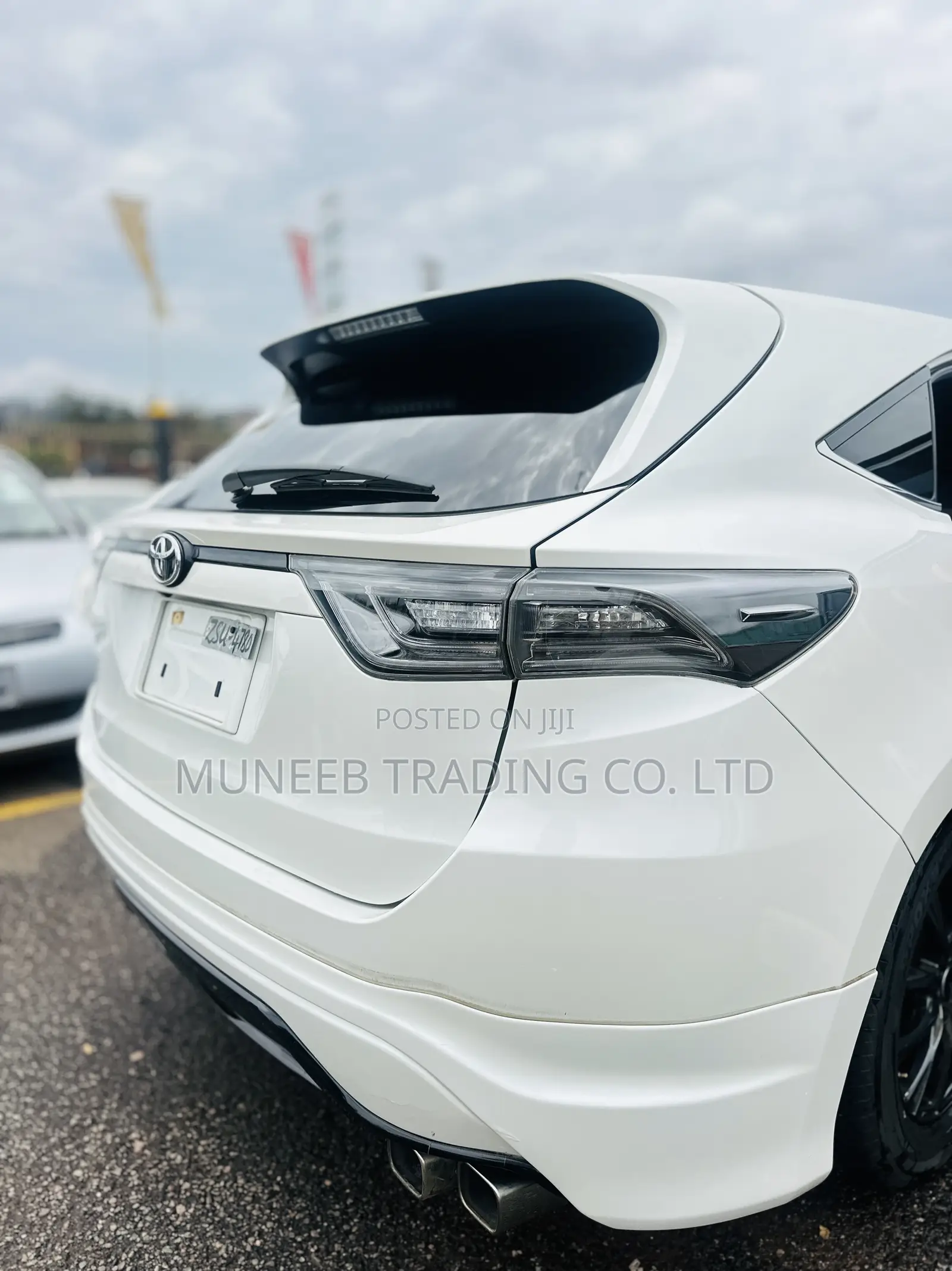 Toyota Harrier 2.0 2014 White