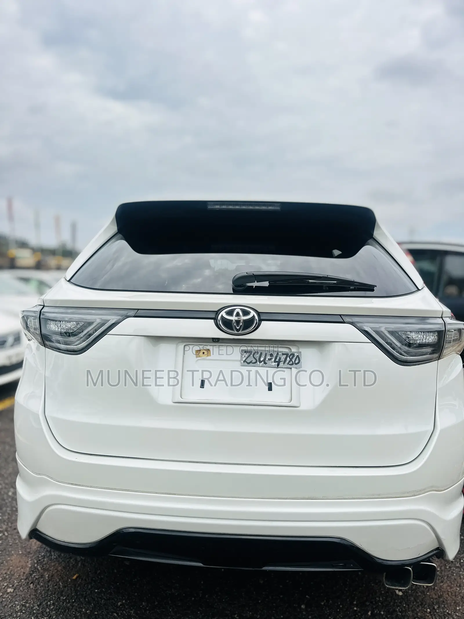Toyota Harrier 2.0 2014 White