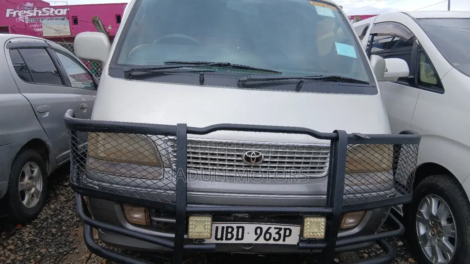 Toyota HiAce 2003 Silver