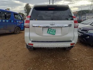 Toyota Land Cruiser Prado 2016 White