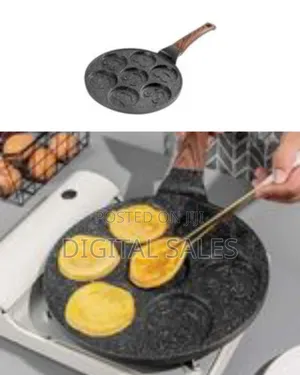 Non Stick Round Smiling Face Baking Pan- Black