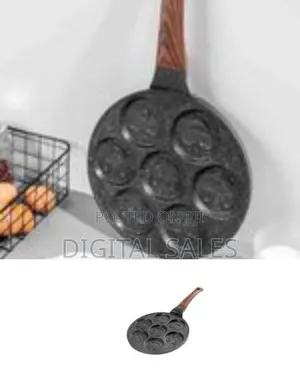 Non Stick Round Smiling Face Baking Pan- Black