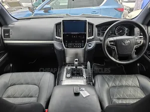 Toyota Land Cruiser 4.6 V8 ZX 2018 Black