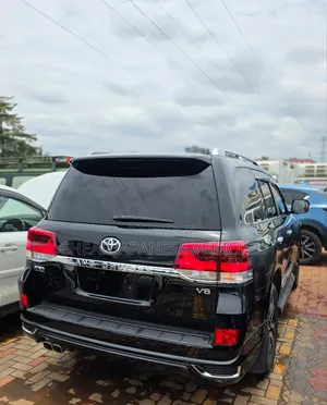 Toyota Land Cruiser 4.6 V8 ZX 2018 Black