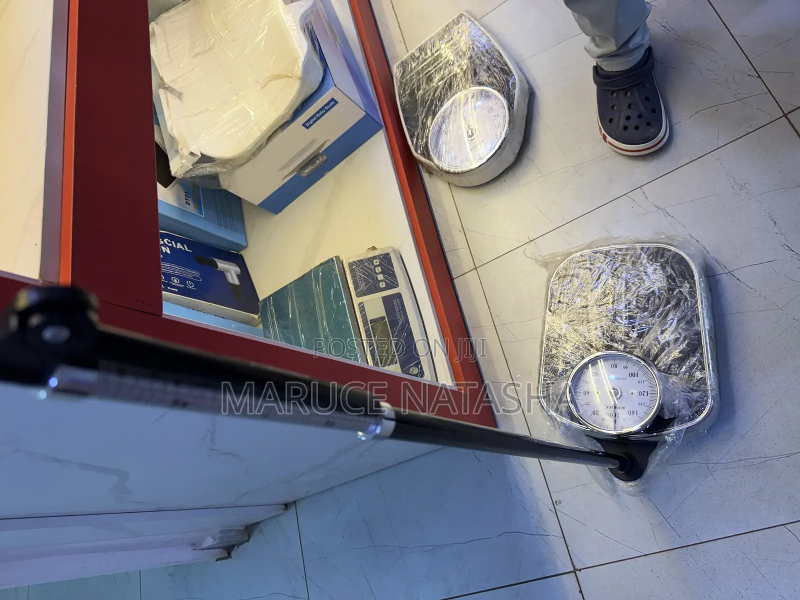 Kinlee Mechanical Weighing Scale With a Height Meter