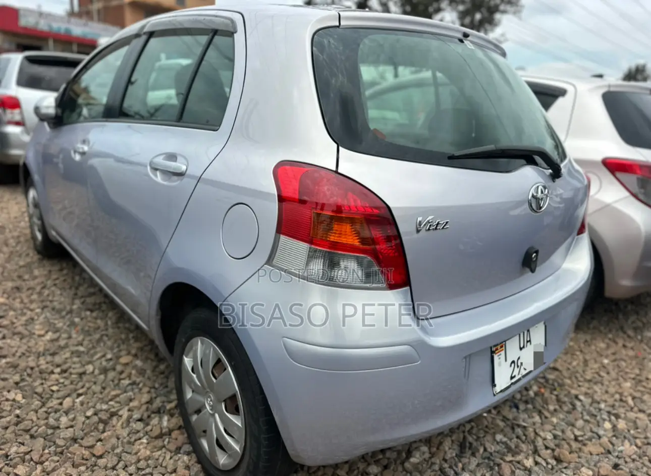 Toyota Vitz 1.0 FWD 5dr 2009 Silver