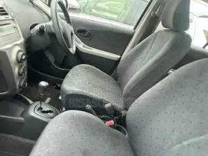 Toyota Vitz 1.0 FWD 5dr 2009 Silver