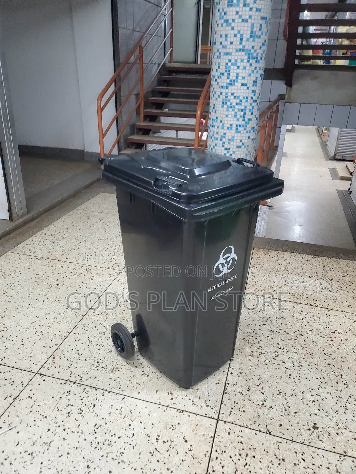Plastic 240litres Dust Bin