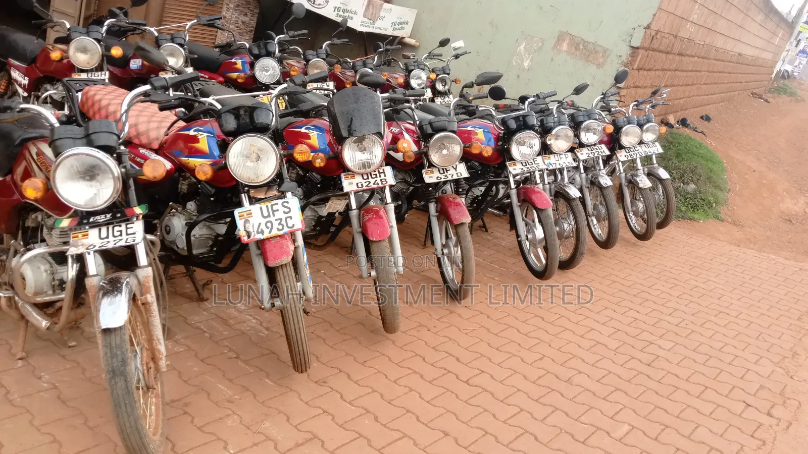 Bajaj Boxer 100 2025 Red