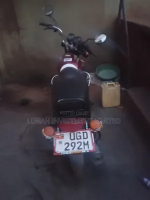 Bajaj Boxer 100 2025 Red