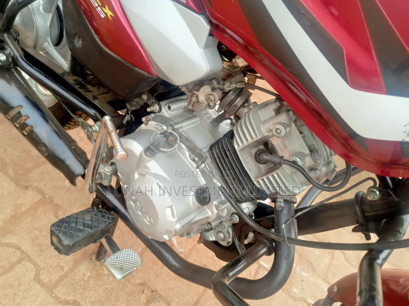 TVS HLX 125 2025 Red