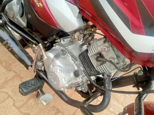 TVS HLX 125 2025 Red