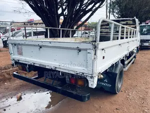 Mitsubishi Canter Truck 3.5 Ton 1990 White