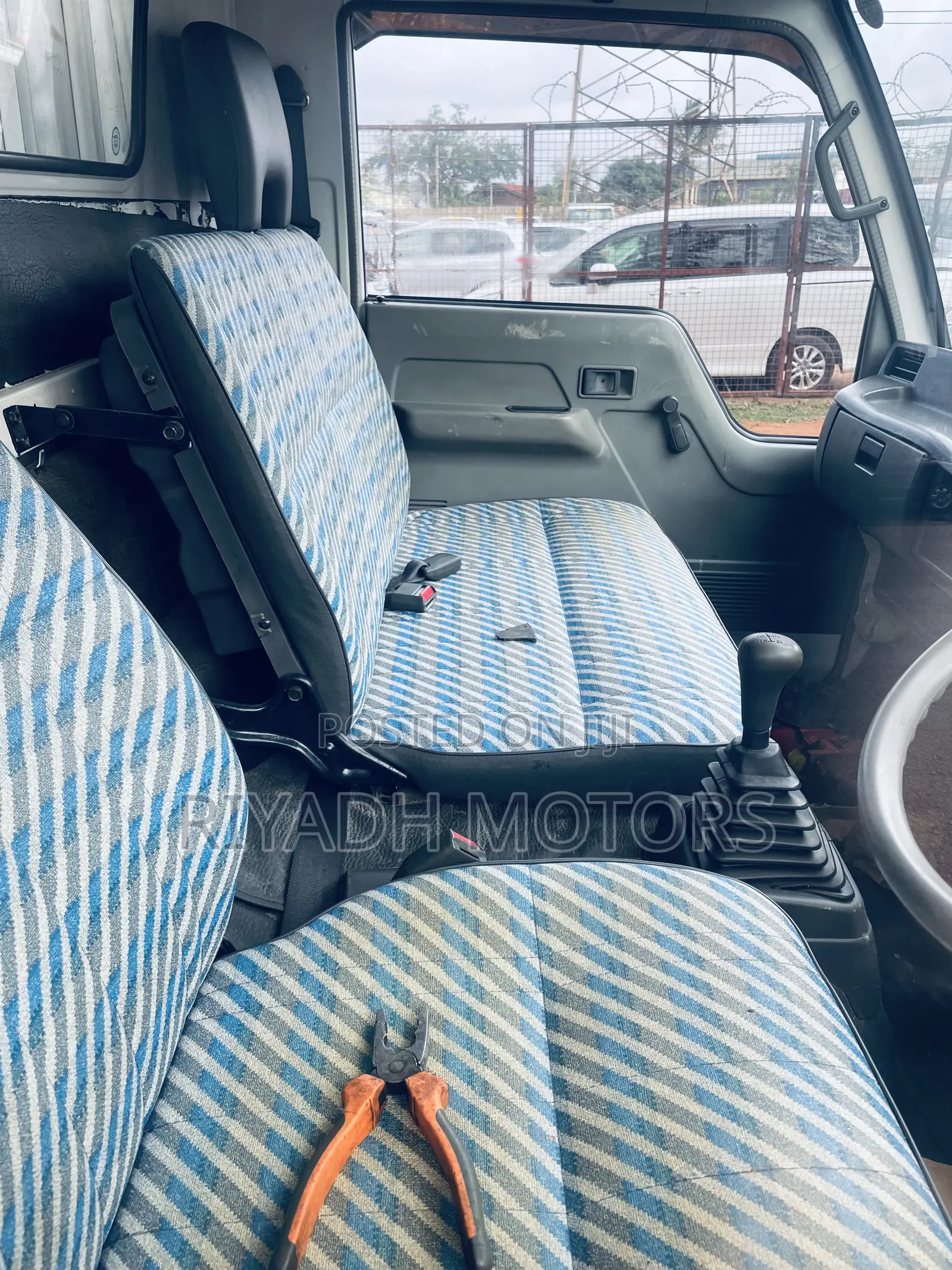 Mitsubishi Canter Truck 3.5 Ton 1990 White