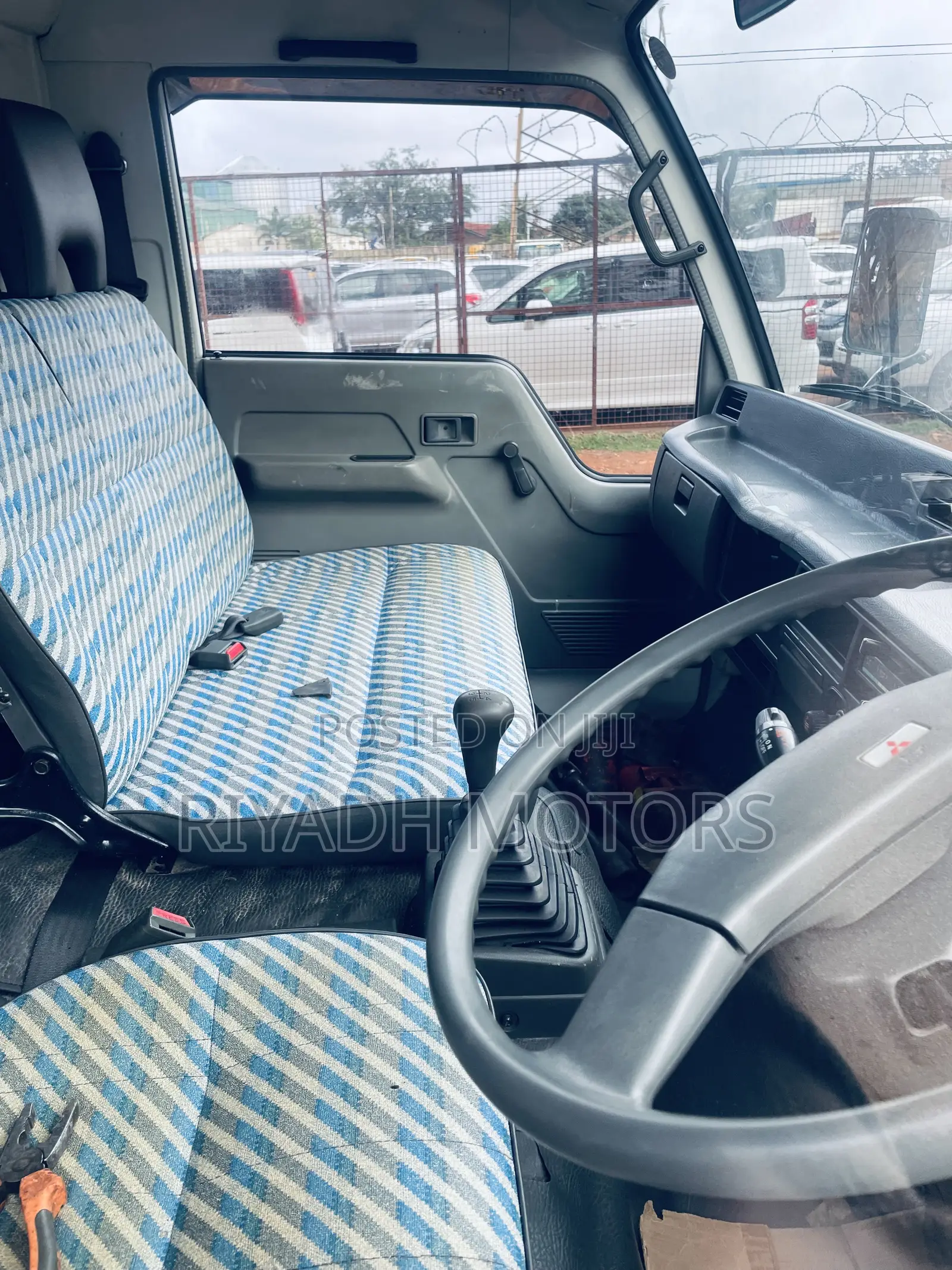Mitsubishi Canter Truck 3.5 Ton 1990 White