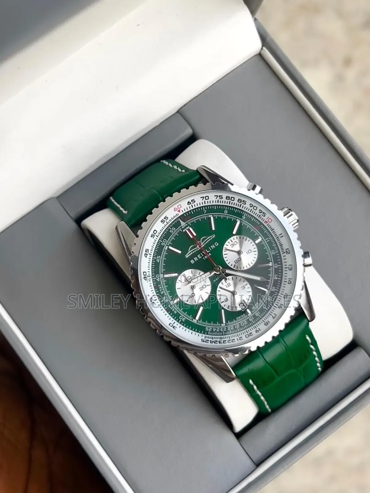 Breitling Men's Green Leather Strapped Stylish Wrist Time Piece