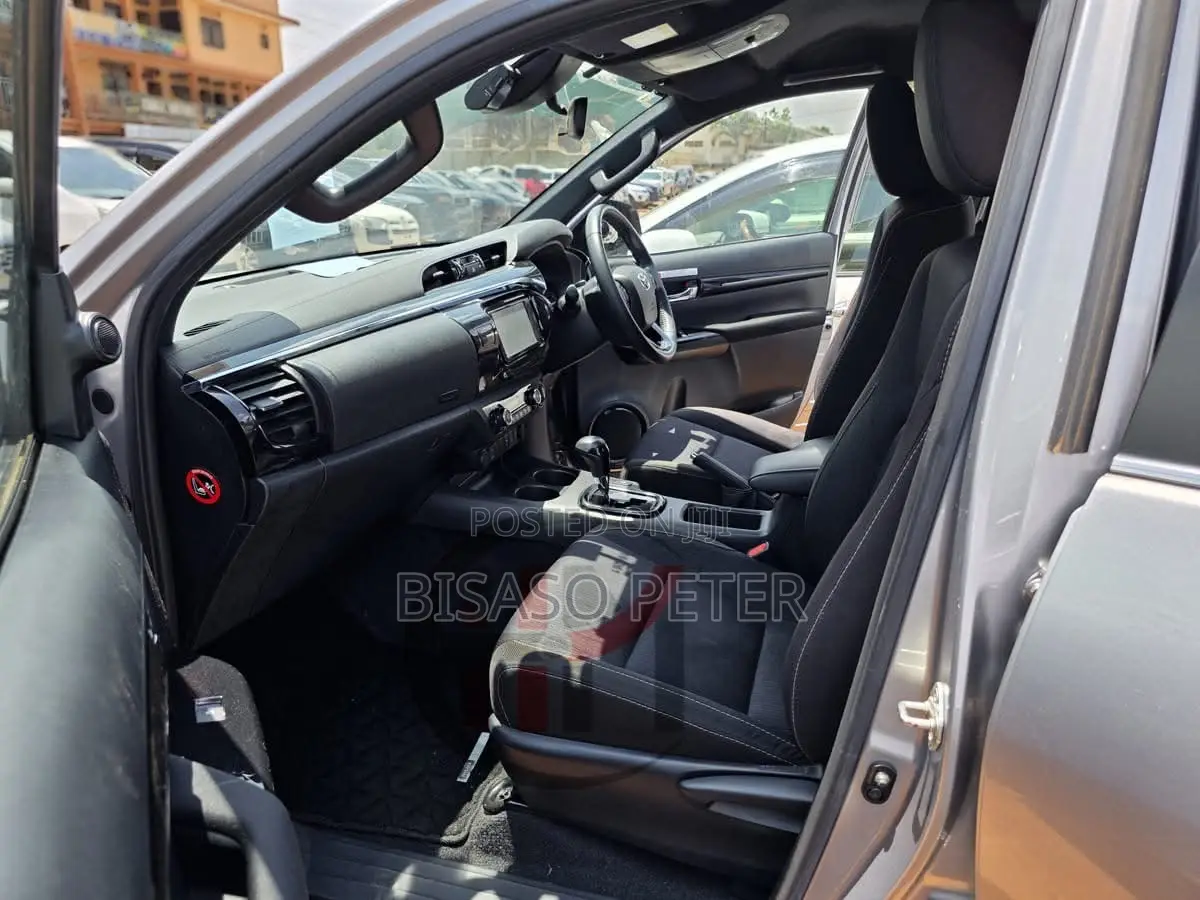 Toyota Hilux 2.8 Diesel 2020 Silver