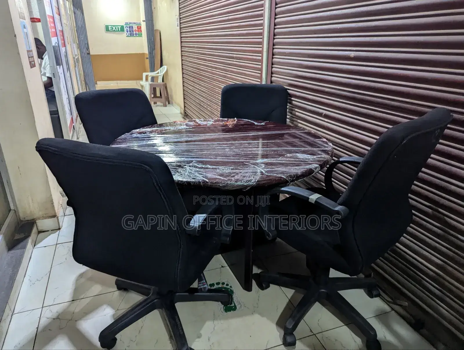 Second Hand Circular Table With Adjustable Chairs
