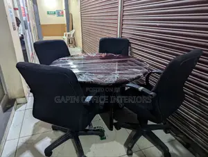 Second Hand Circular Table With Adjustable Chairs