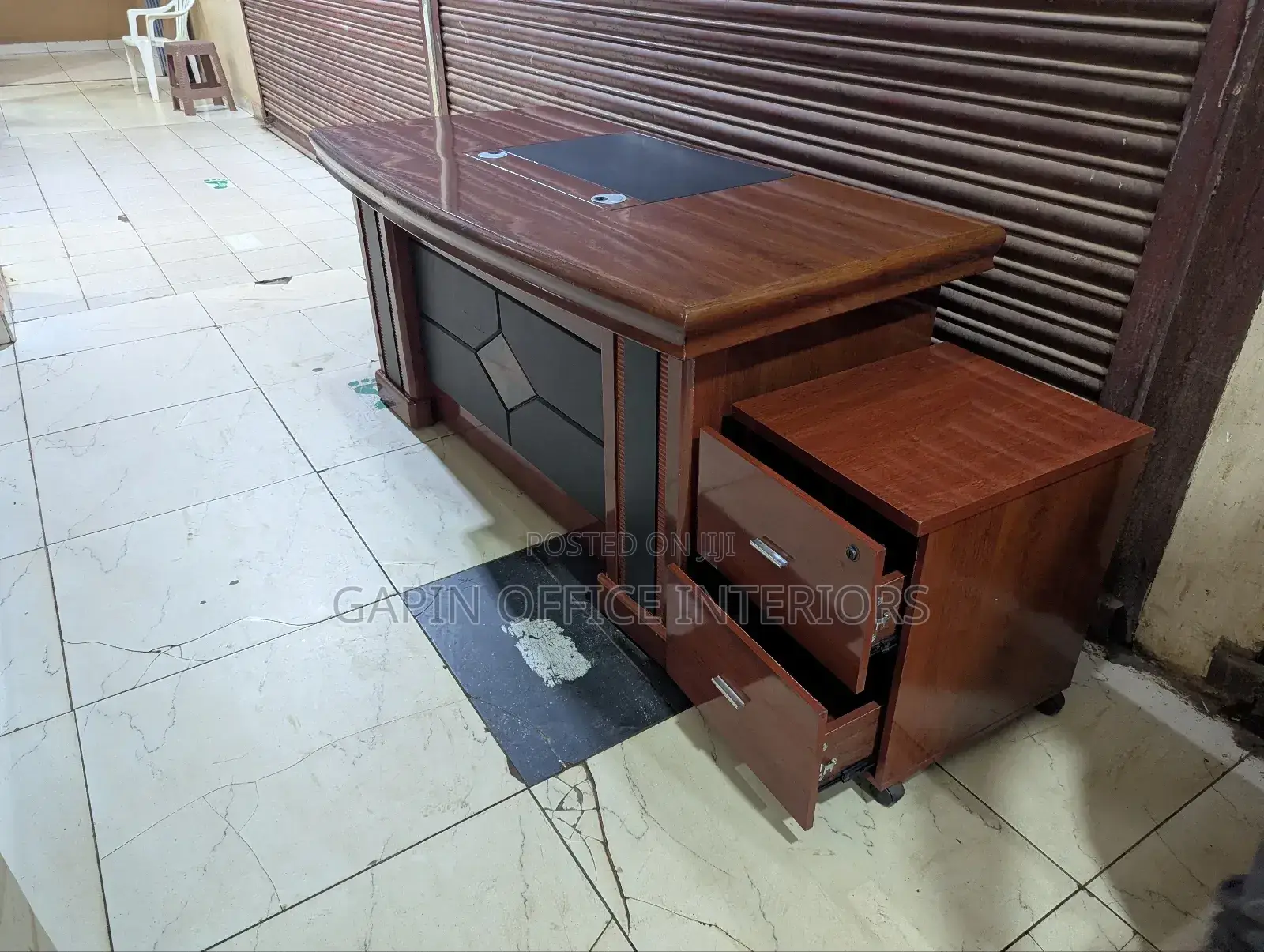 Second Hand Executive Desk, Size 160cm // 1.6 Metres With a Drawer