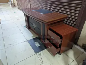Second Hand Executive Desk, Size 160cm // 1.6 Metres With a Drawer