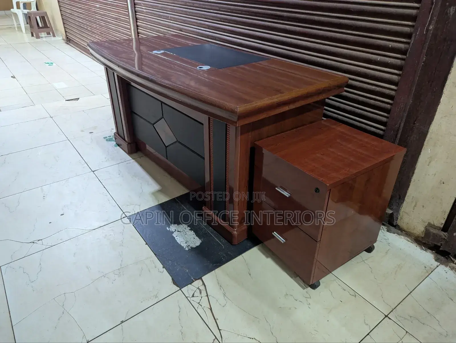 Second Hand Executive Desk, Size 160cm // 1.6 Metres With a Drawer