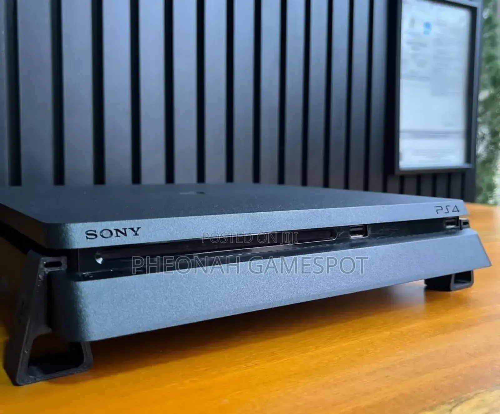 Playstation 4 Slim Console Complete Package.