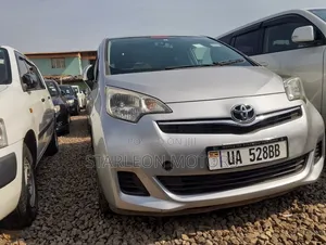 Toyota Ractis 1.5 AWD 2010 Silver