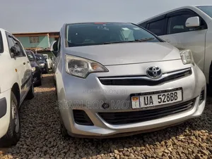 Toyota Ractis 1.5 AWD 2010 Silver