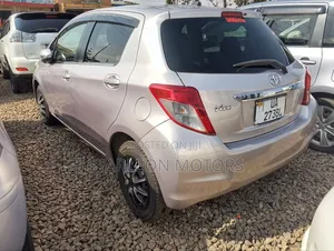 Toyota Vitz 1.3 AWD 5dr 2010 Gold