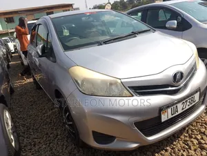 Toyota Vitz 1.3 AWD 5dr 2010 Gold