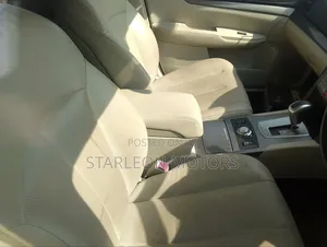 Subaru Outback 2.5i Premium 2010 Silver