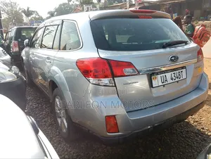 Subaru Outback 2.5i Premium 2010 Silver