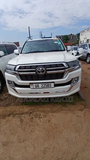 Toyota Land Cruiser 2016 White
