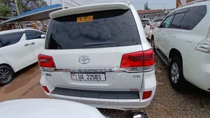 Toyota Land Cruiser 2016 White