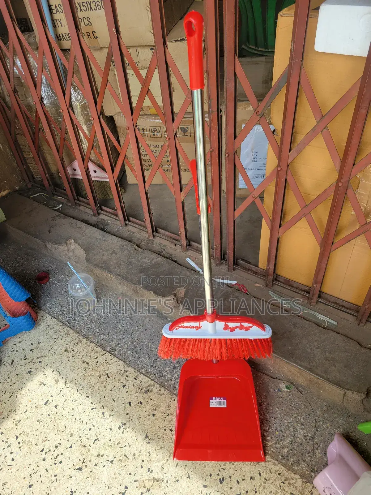 2in Hard Plastic Dust Pan Set