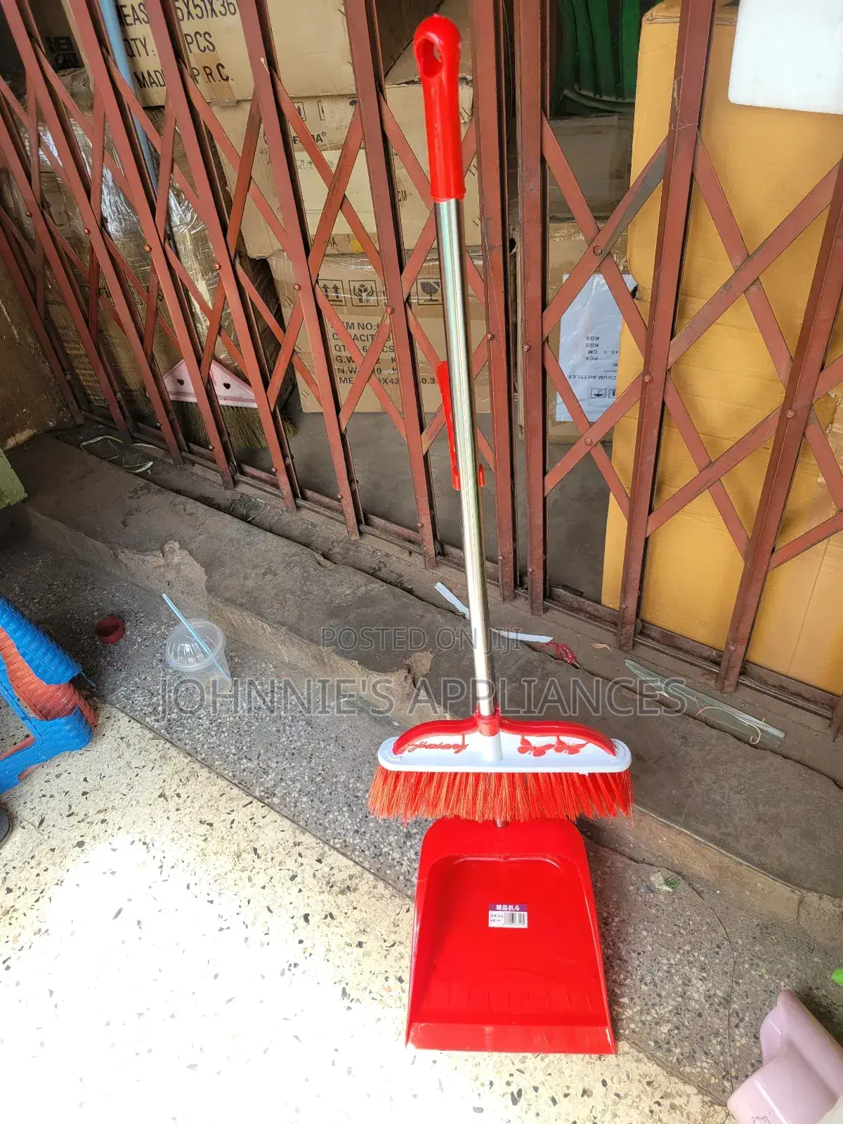 2in Hard Plastic Dust Pan Set