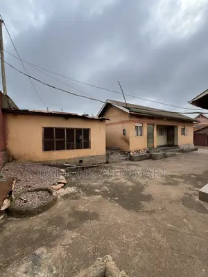 3bdrm Bungalow in Bweyogerere Central, Kira for sale