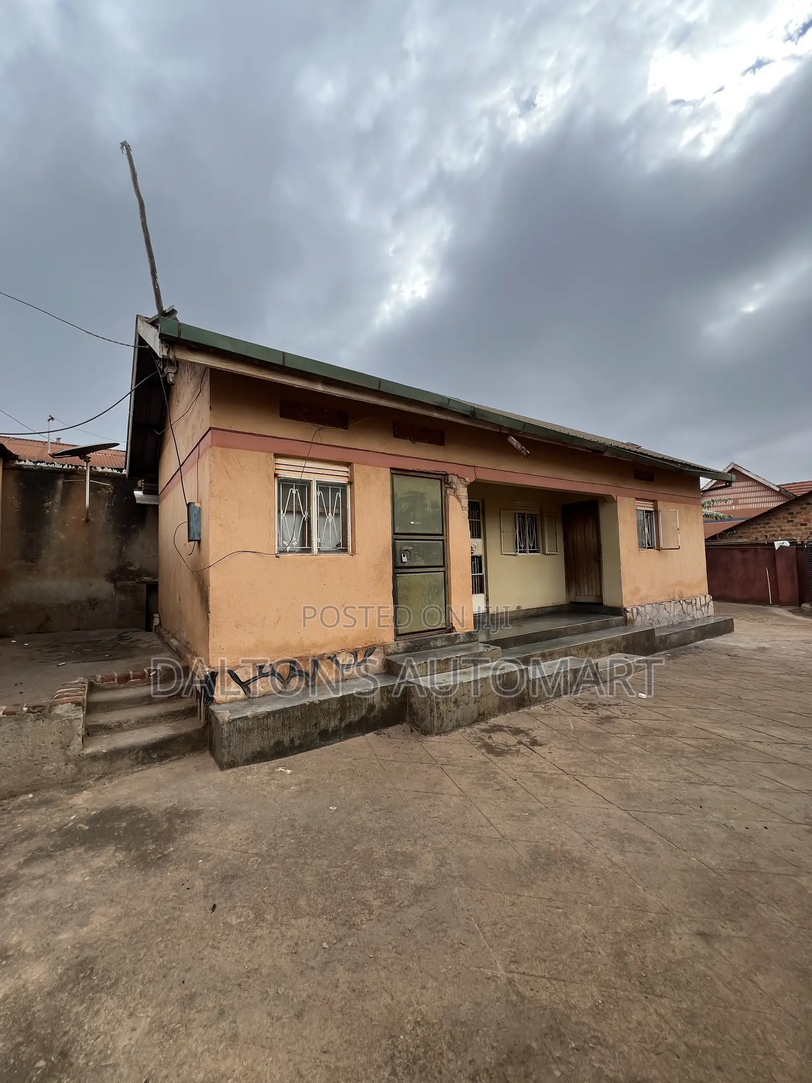 3bdrm Bungalow in Bweyogerere Central, Kira for sale