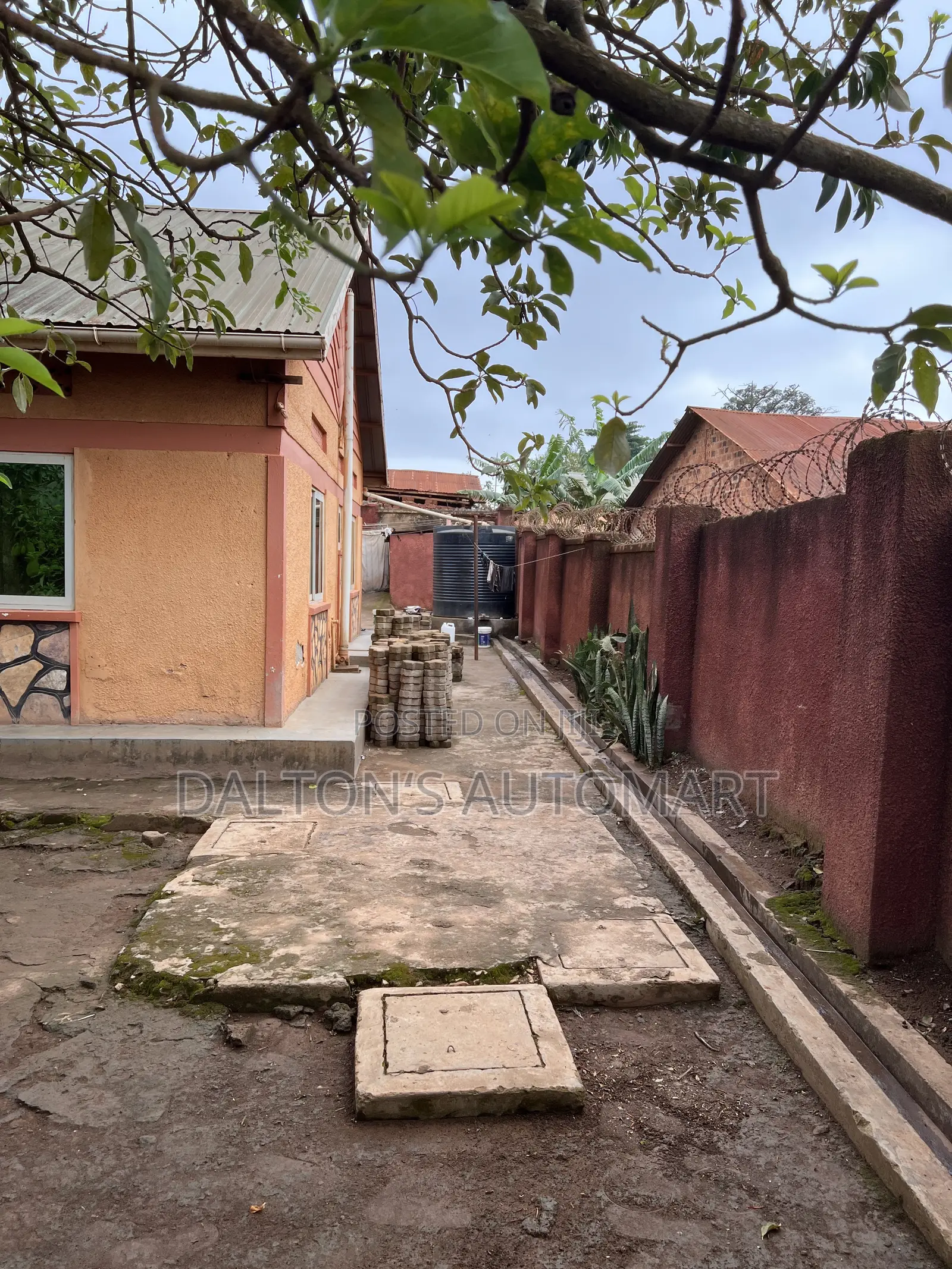 3bdrm Bungalow in Bweyogerere Central, Kira for sale
